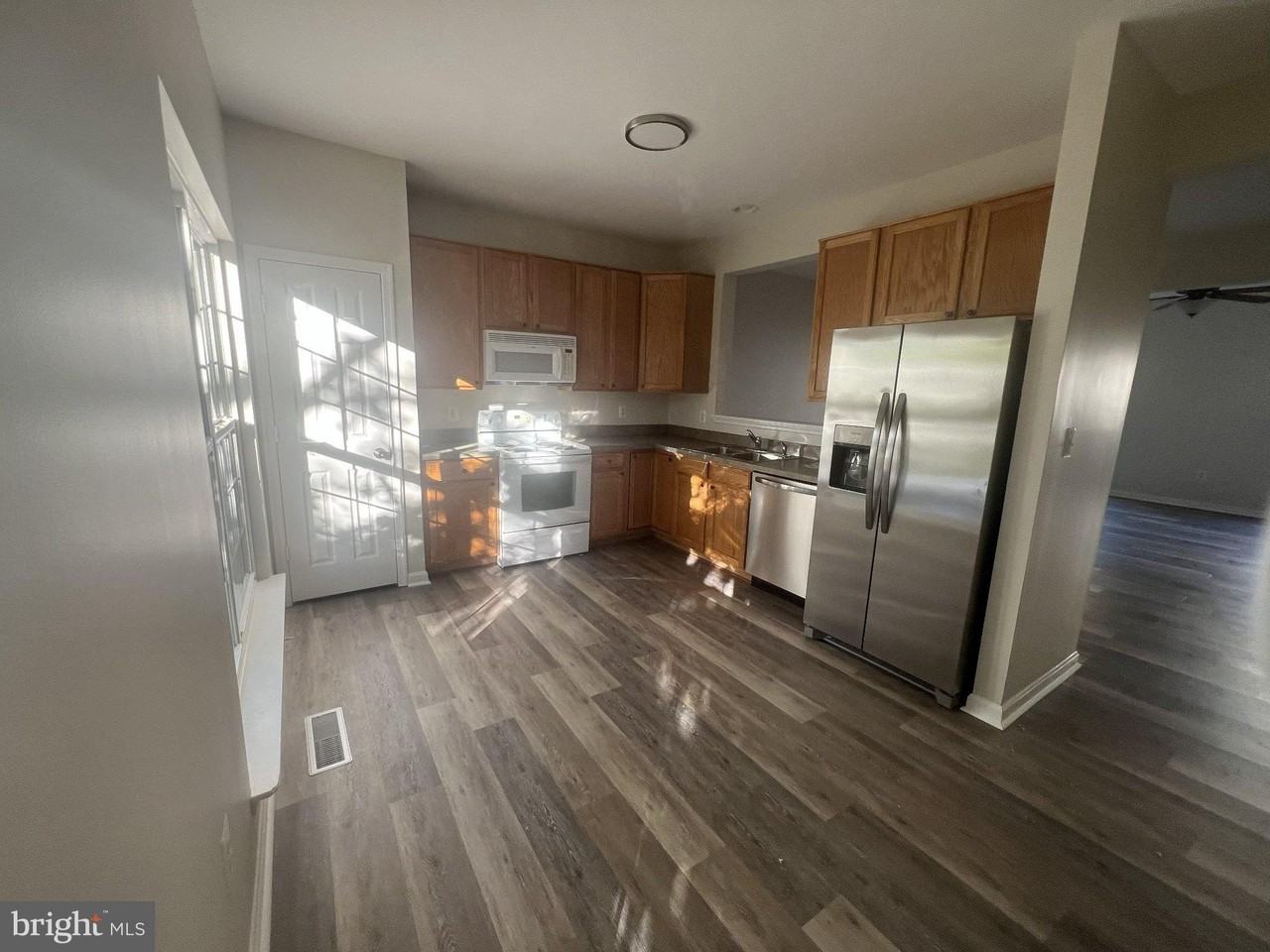 2265 Forsythia Dr - Photo 4 of 7