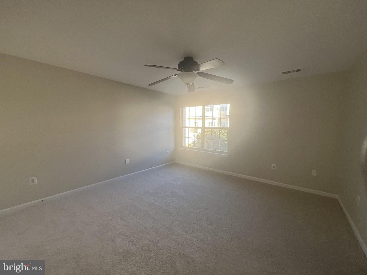 2265 Forsythia Dr - Photo 5 of 7