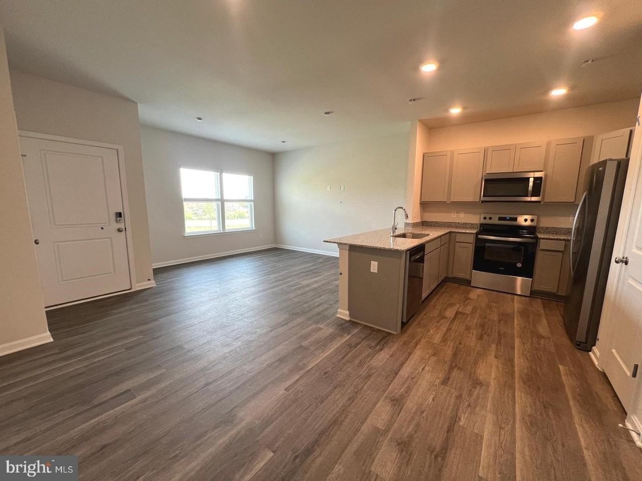 155 Tigney Dr - Photo 4 of 21