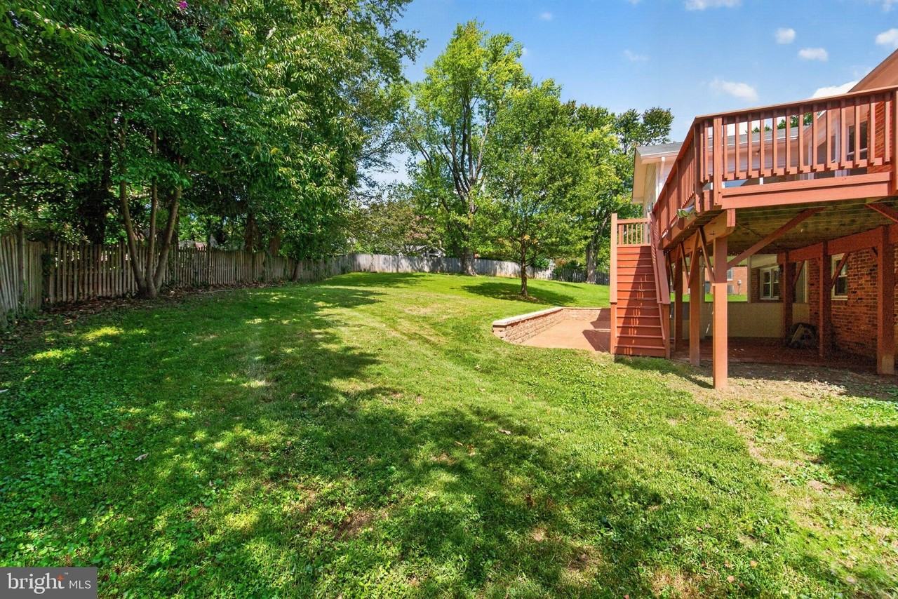 8020 Agin Ct - Photo 4 of 30