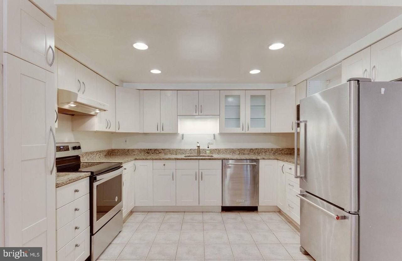1556 Westmoreland St - Photo 3 of 17