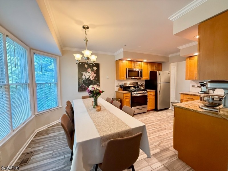 629 Fairfax Dr - Photo 5 of 15