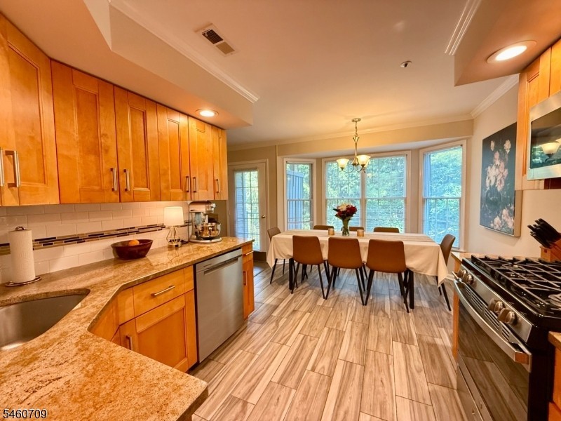 629 Fairfax Dr - Photo 6 of 15
