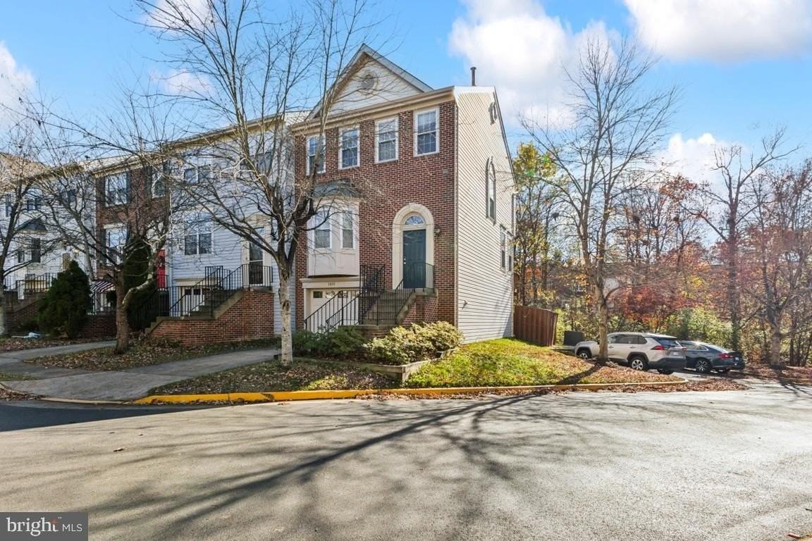 5835 Stream Pond Ct - Photo 3 of 40