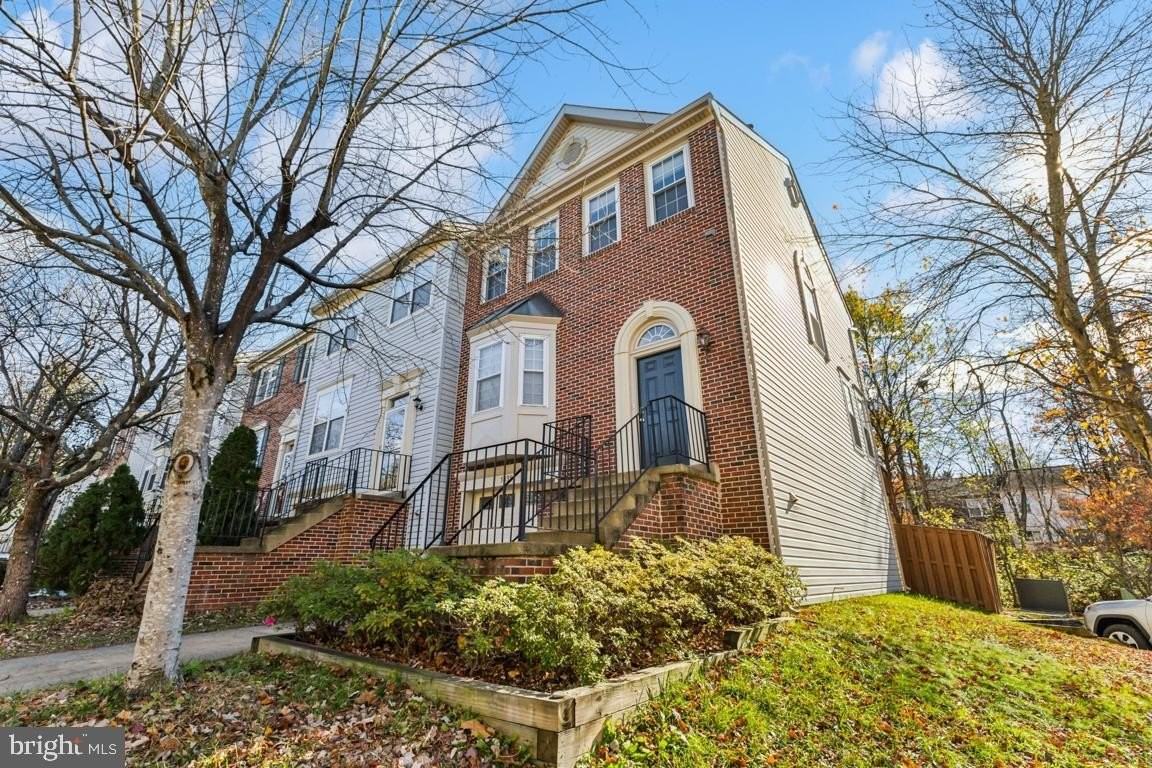 5835 Stream Pond Ct - Photo 4 of 40