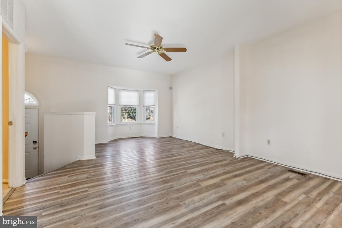 5835 Stream Pond Ct - Photo 6 of 40