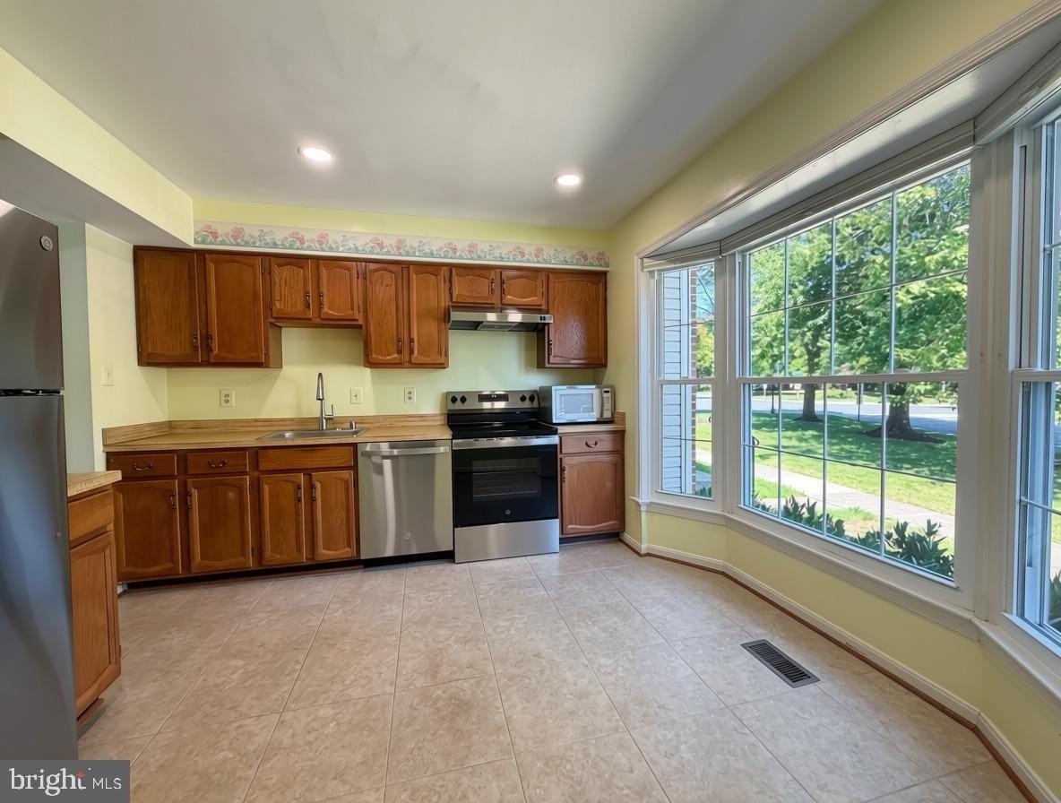 5406 New London Park Dr - Photo 2 of 16