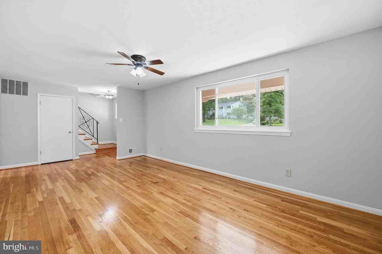 8608 Parliament Dr - Photo 5 of 37