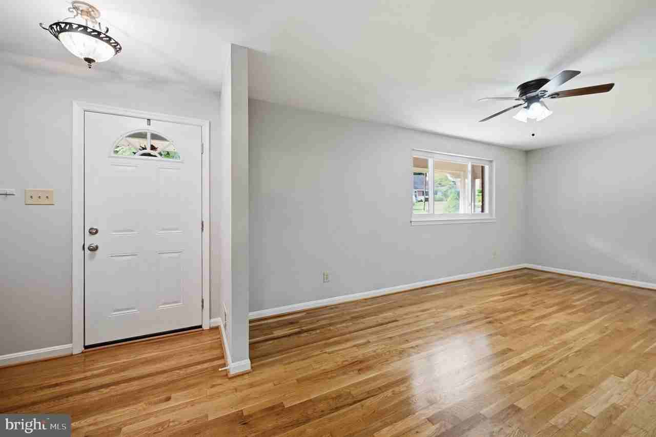 8608 Parliament Dr - Photo 6 of 37