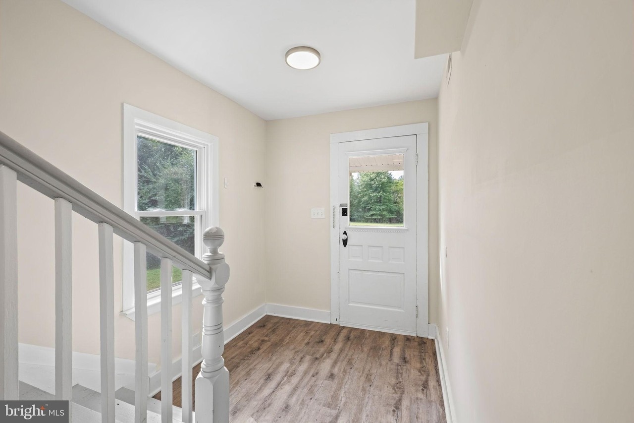 1457 Caledon Rd - Photo 4 of 39