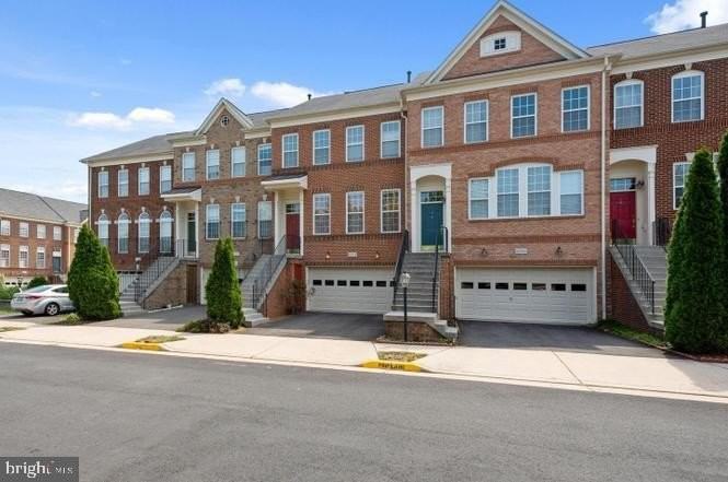 22052 Dilworth Sq - Photo 2 of 33