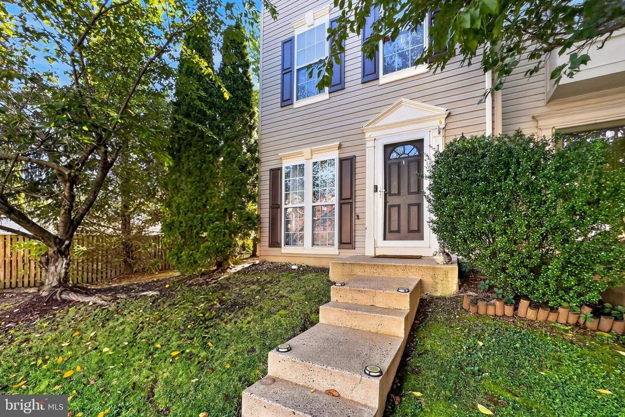 12415 Selkirk Cir - Photo 4 of 42