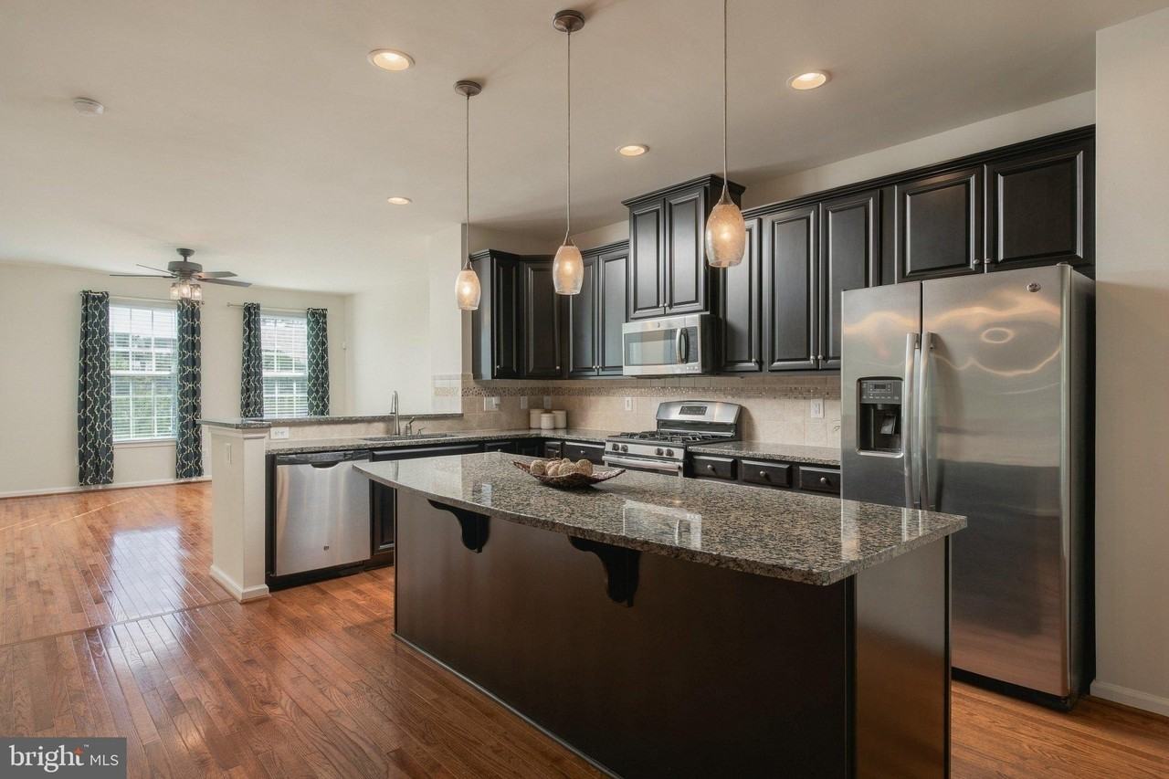 7739 Milton Cir - Photo 2 of 37