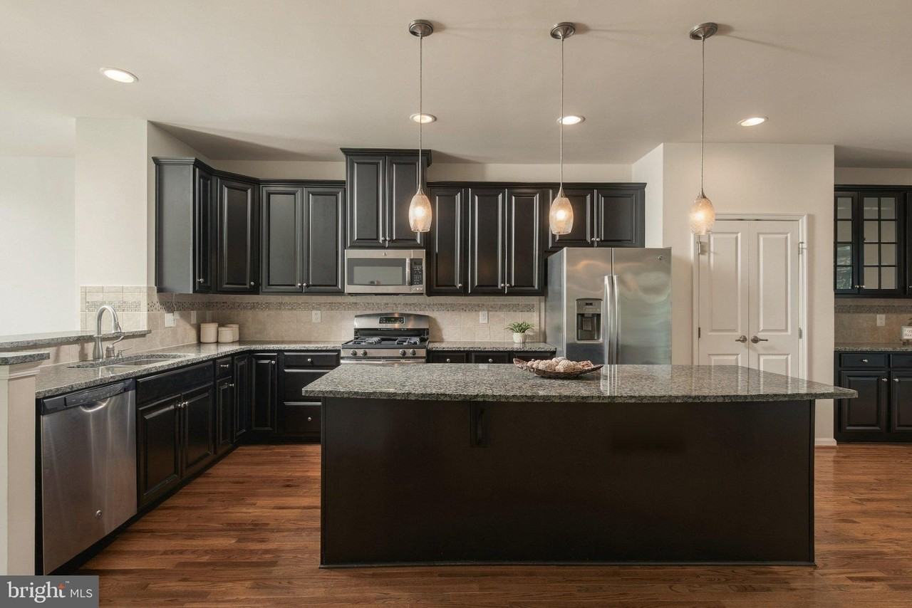 7739 Milton Cir - Photo 3 of 37