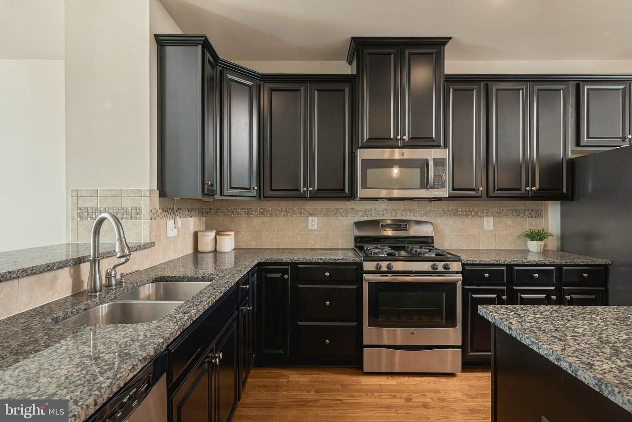 7739 Milton Cir - Photo 4 of 37