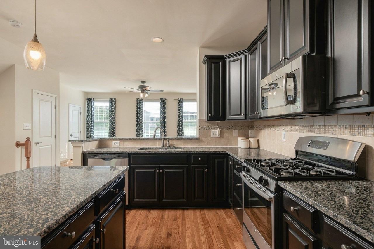 7739 Milton Cir - Photo 5 of 37