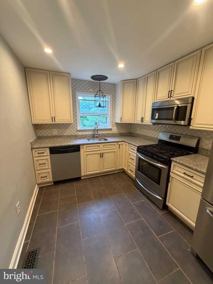 5705 Sailstone Ln - Photo 6 of 18