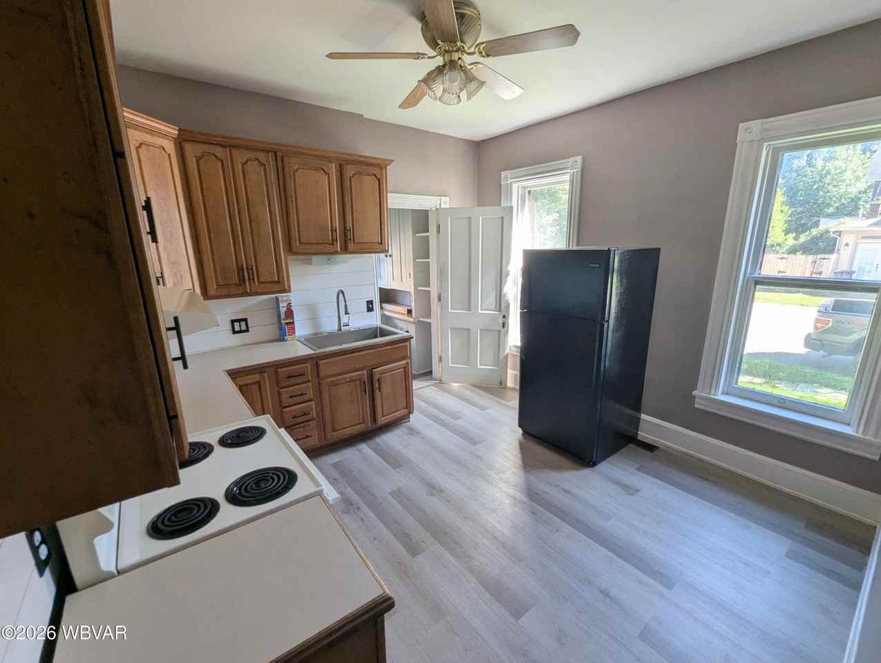 400 Rural Ave - Photo 4 of 9