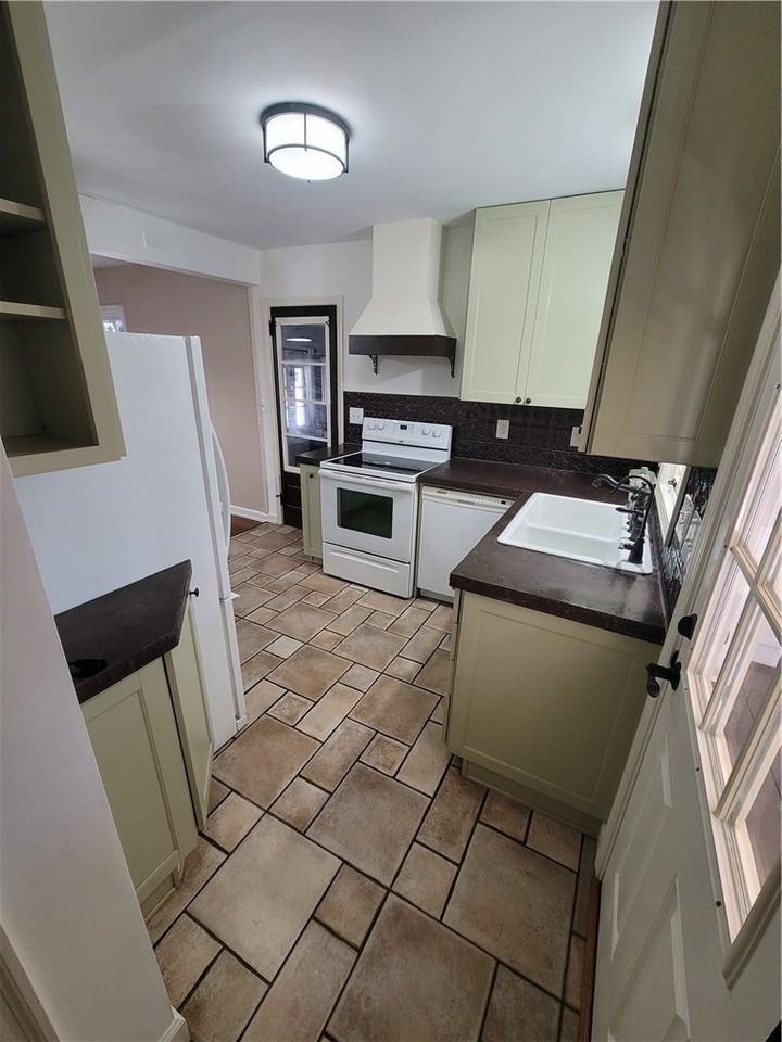 3209 Deer Path Ln - Photo 7 of 47