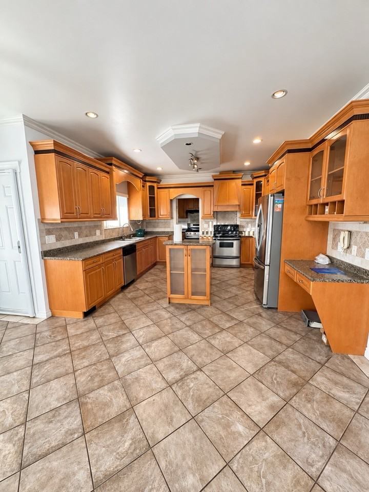 7015 125A Street - Photo 5 of 21