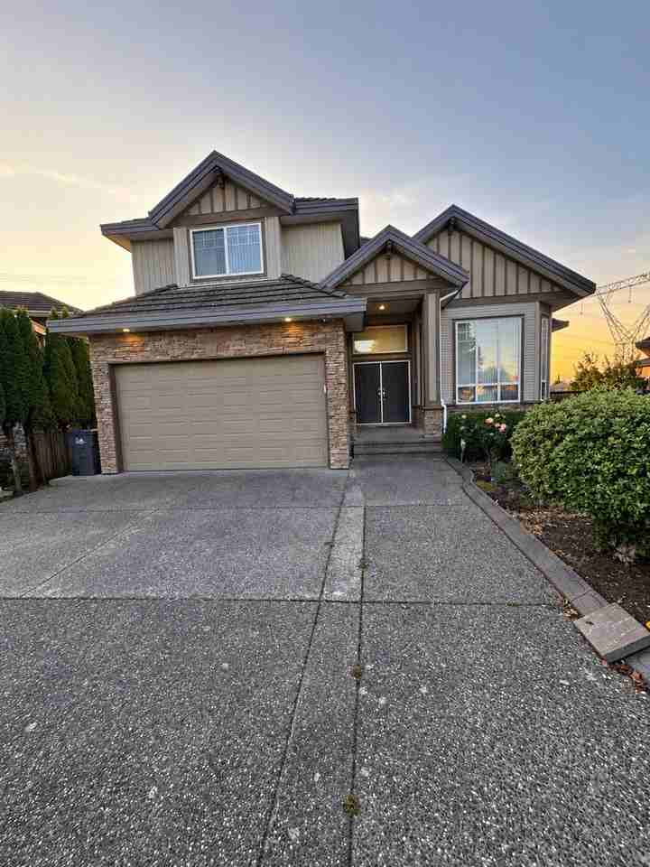 7015 125A Street - Photo 2 of 21