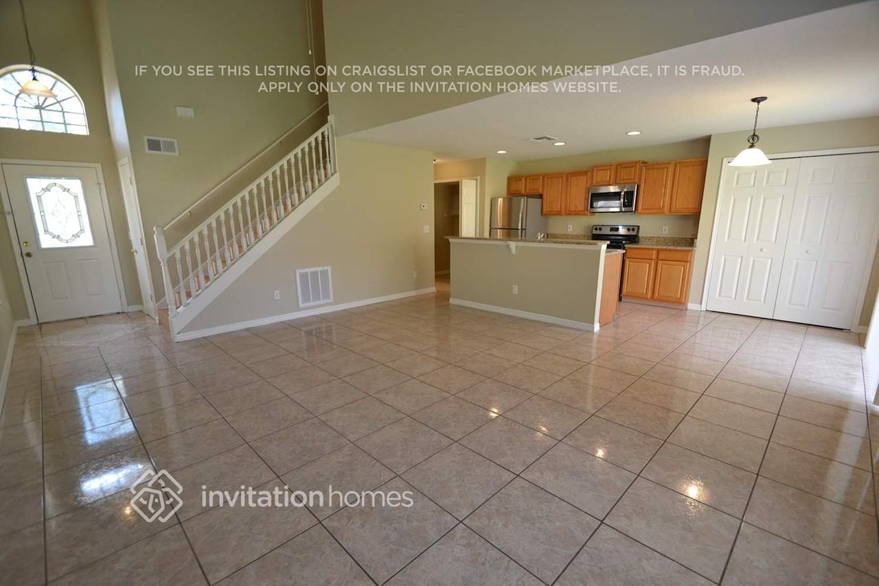 2159 Heathwood Cir - Photo 2 of 12