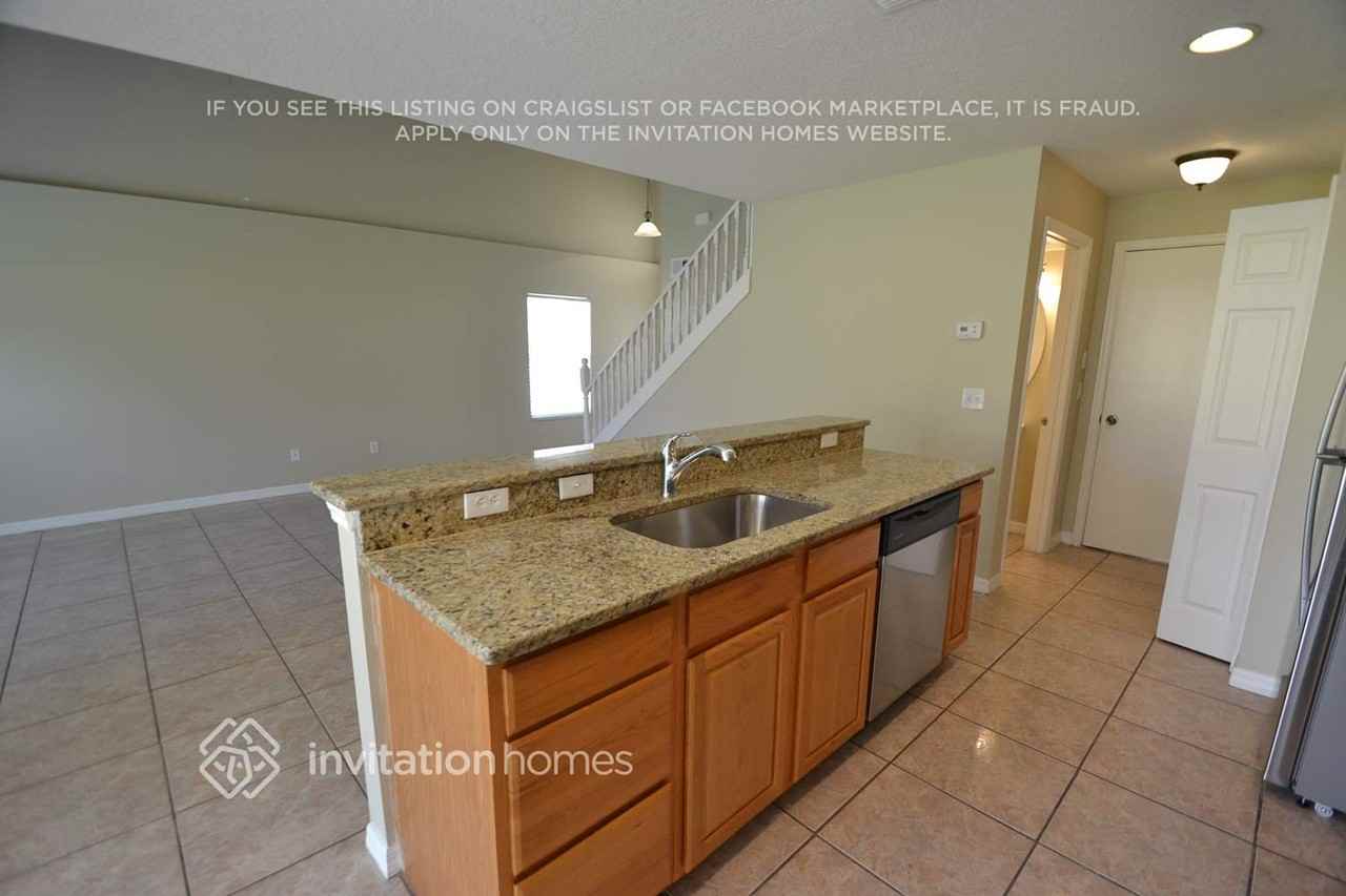 2159 Heathwood Cir - Photo 4 of 12