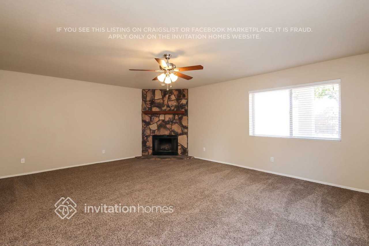 1014 E Hearne Way - Photo 2 of 17