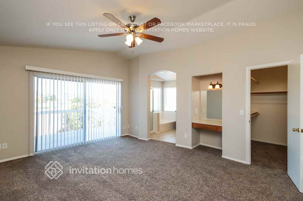 1014 E Hearne Way - Photo 5 of 17