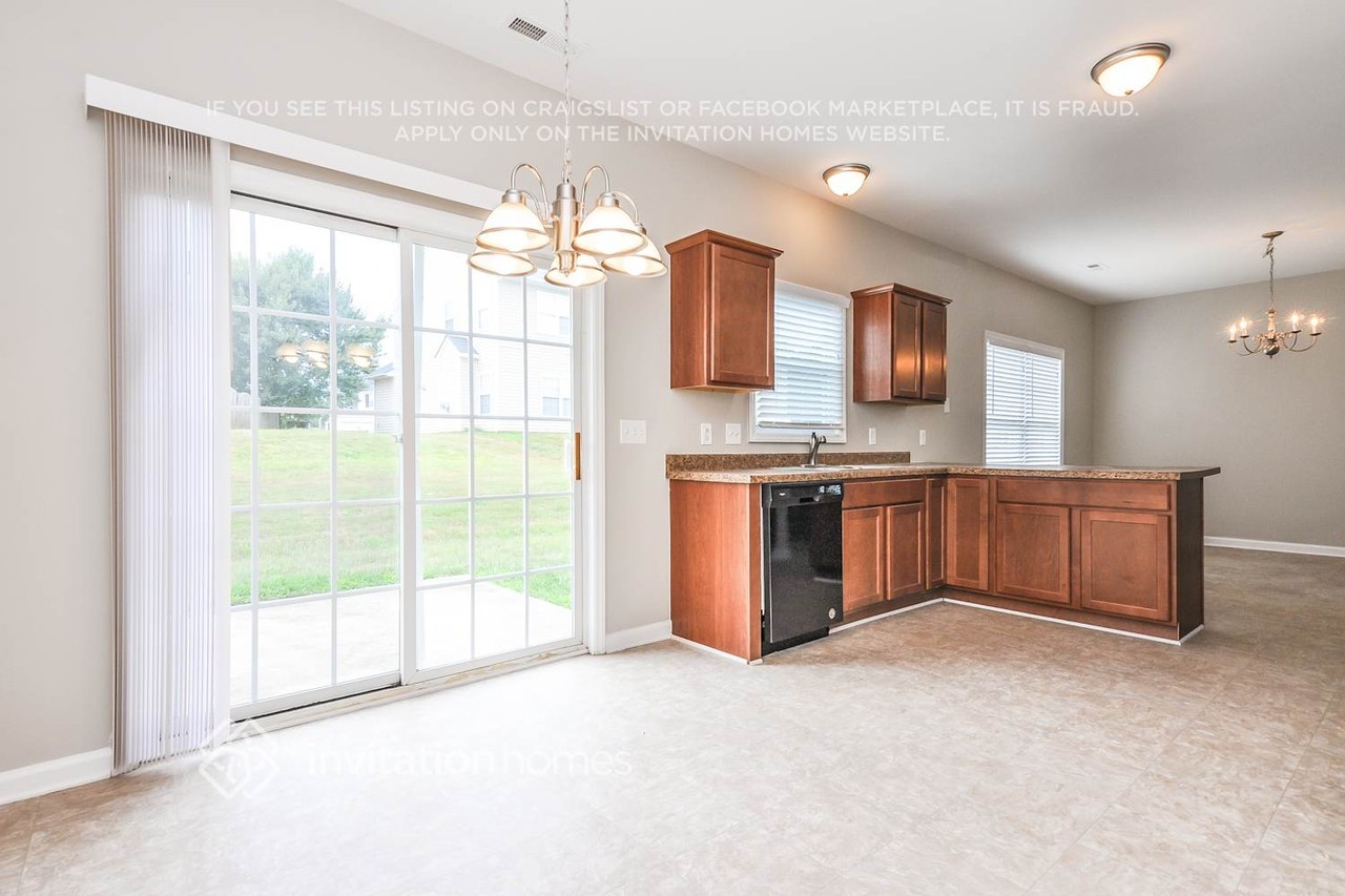 1216 Heritage Manor Dr - Photo 4 of 16