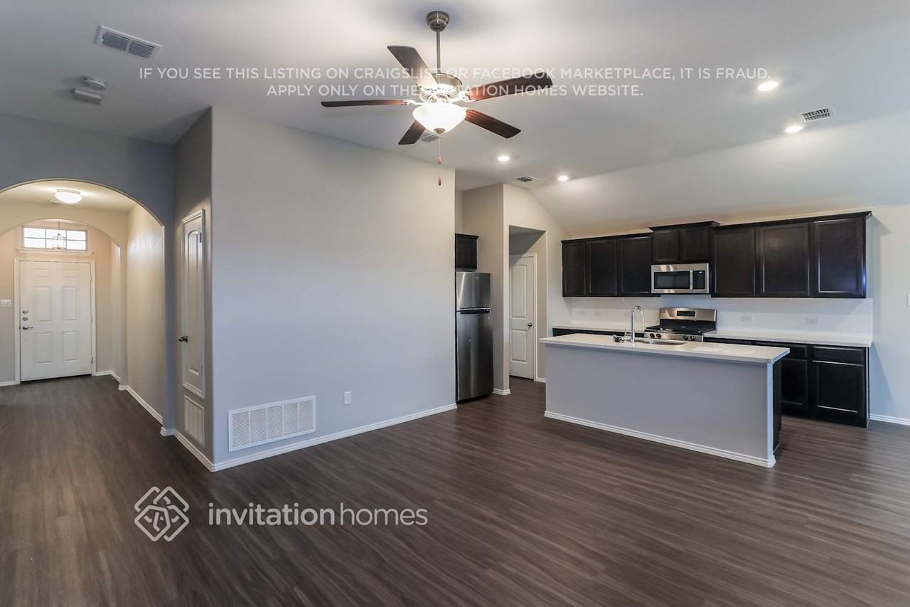 441 Pollyann Trl - Photo 4 of 16