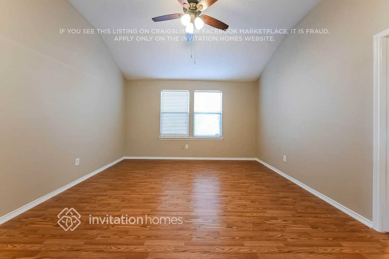 112 Hackberry Trl - Photo 3 of 16