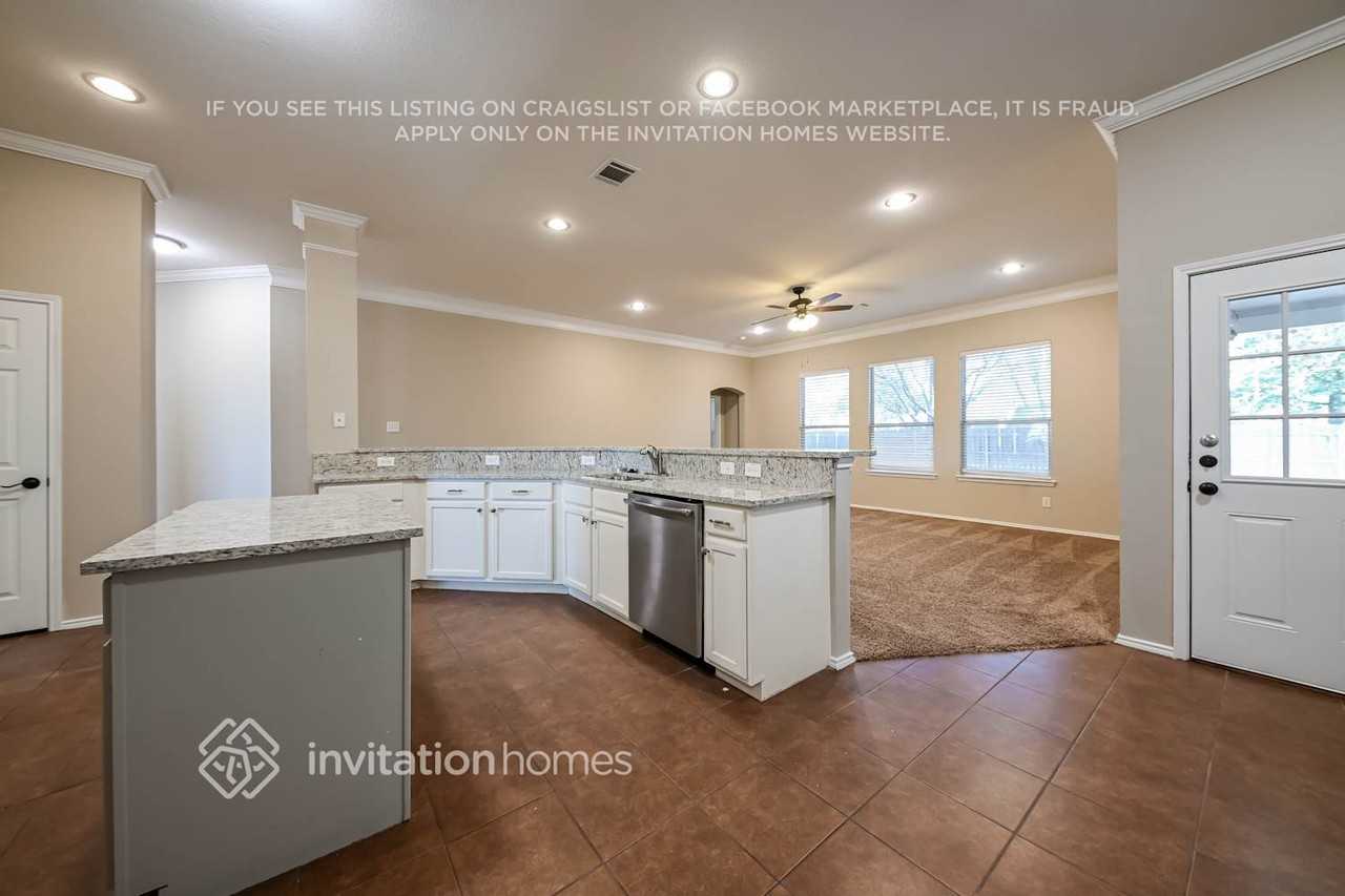 112 Hackberry Trl - Photo 6 of 16