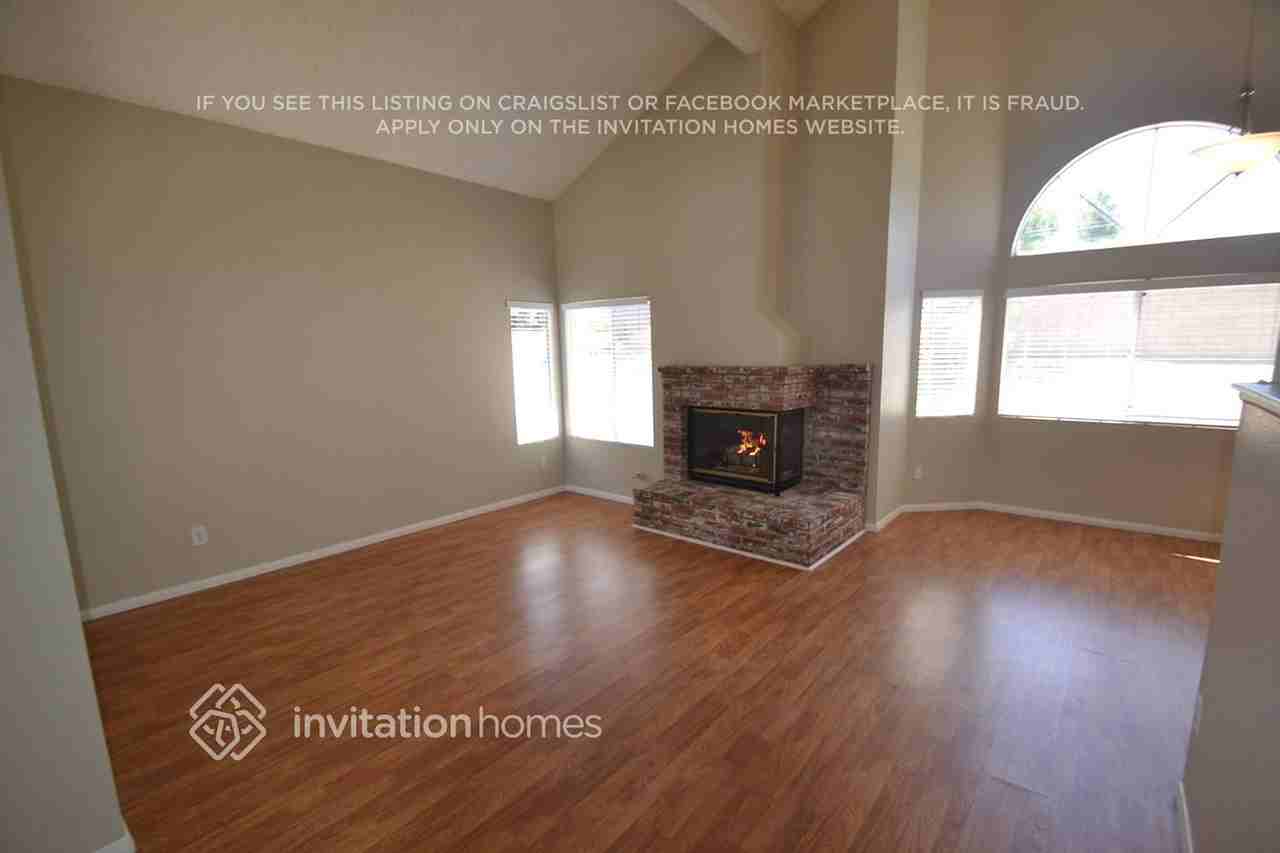 2667 Annapolis Cir - Photo 3 of 8