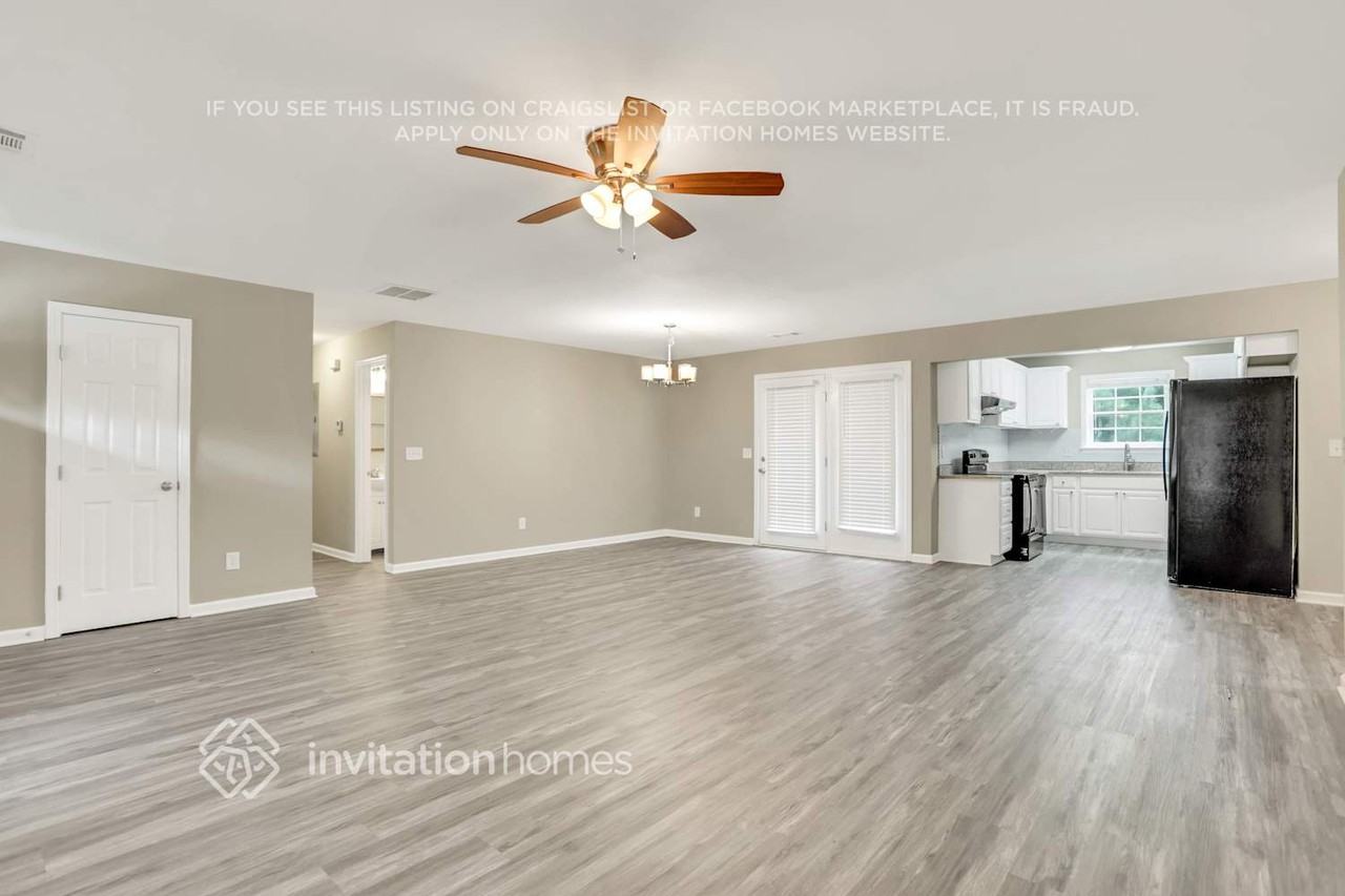 6390 Ashdale Dr - Photo 4 of 21