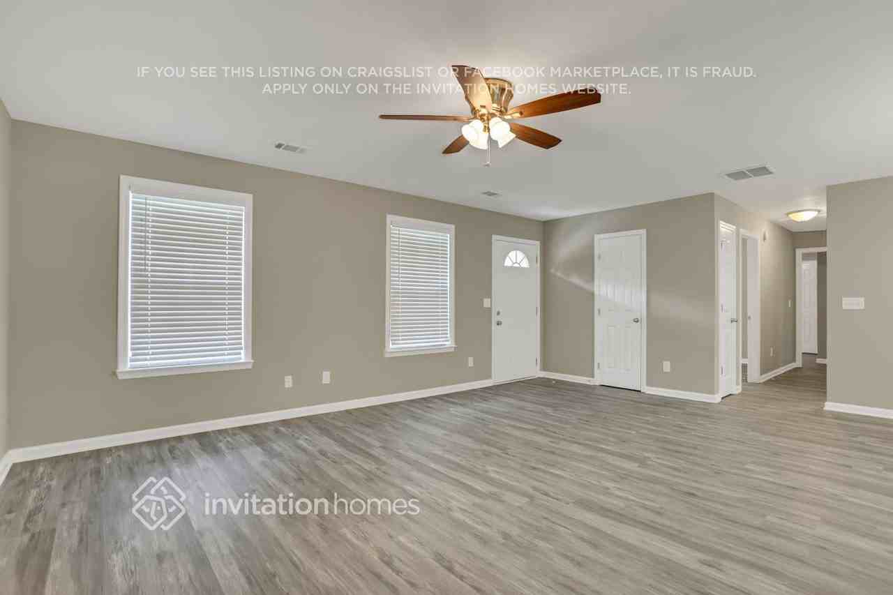 6390 Ashdale Dr - Photo 5 of 21