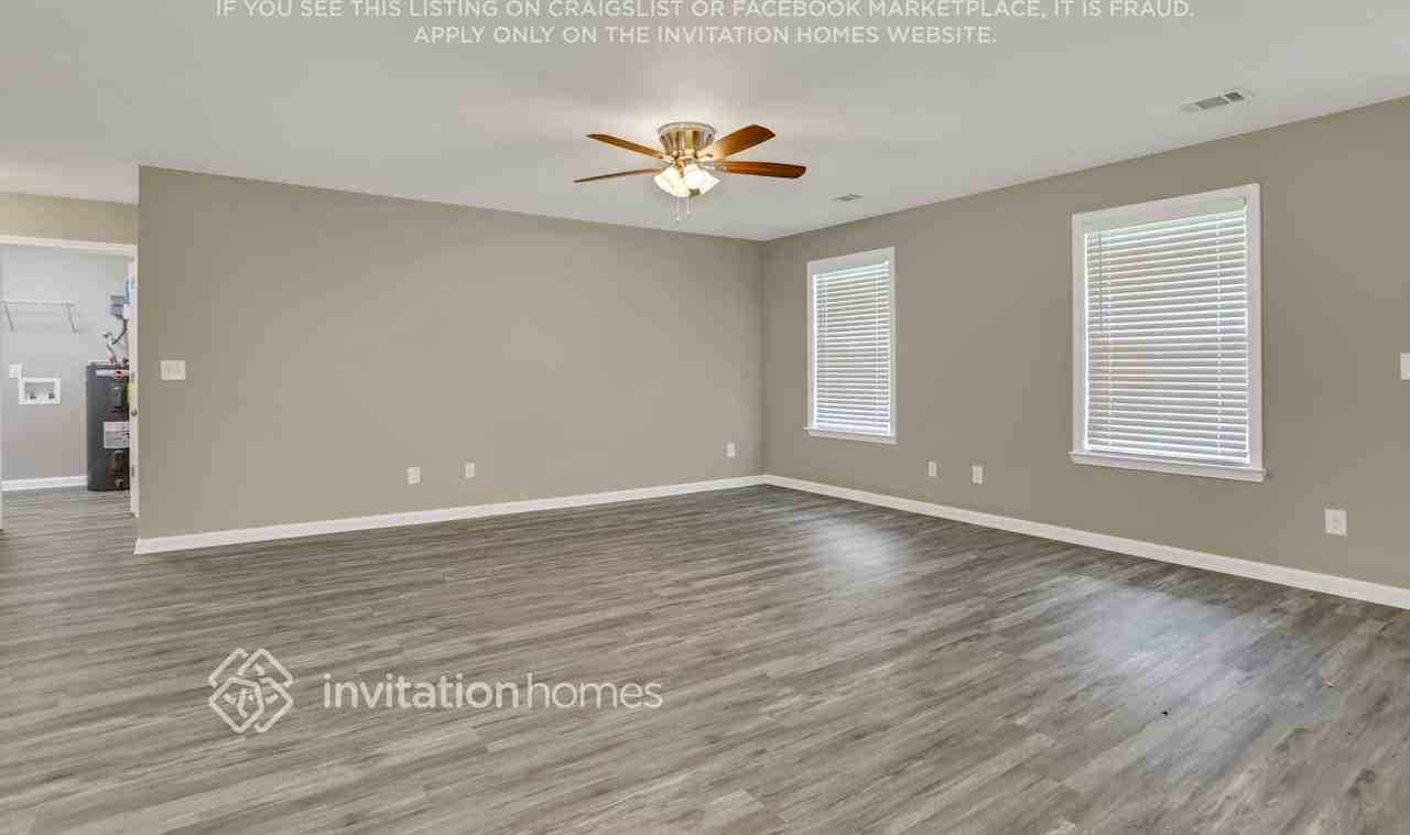 6390 Ashdale Dr - Photo 6 of 21