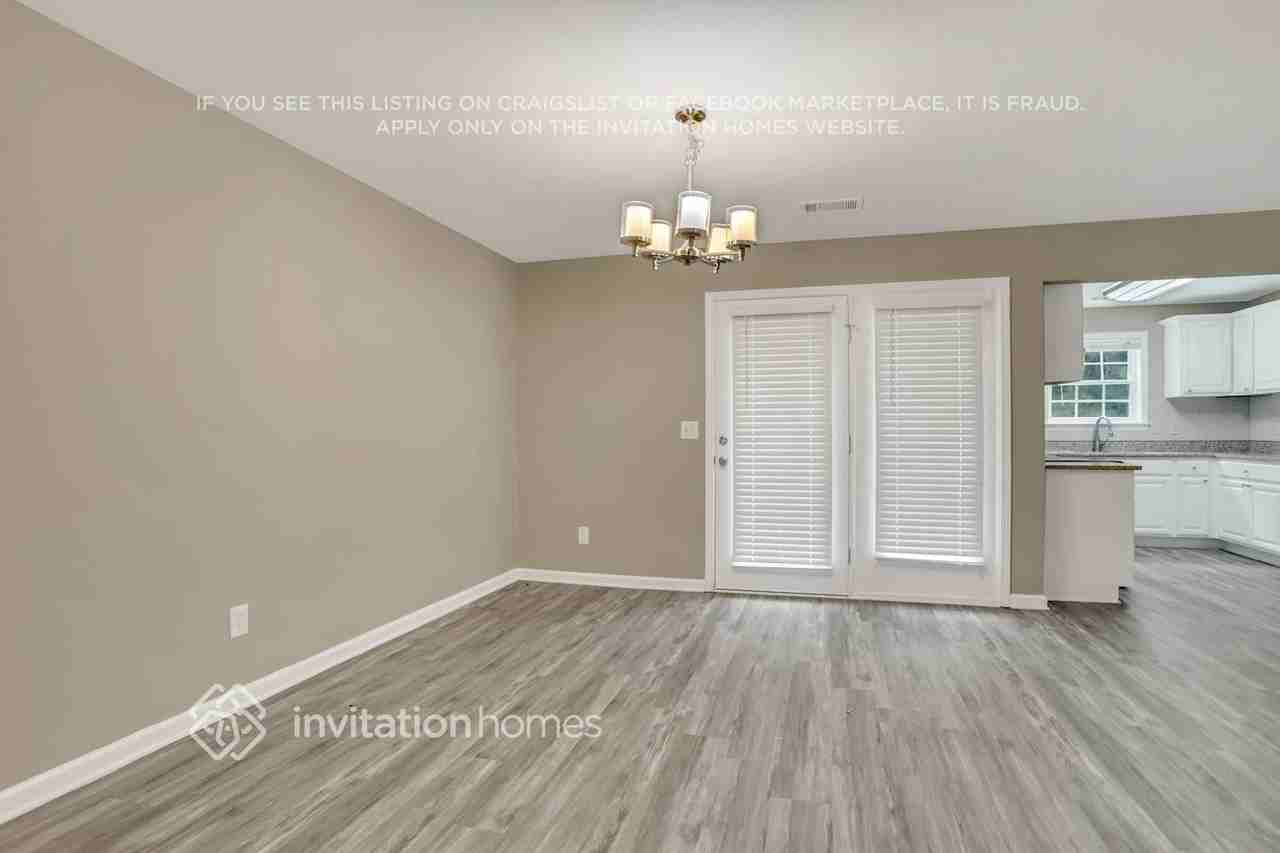 6390 Ashdale Dr - Photo 7 of 21