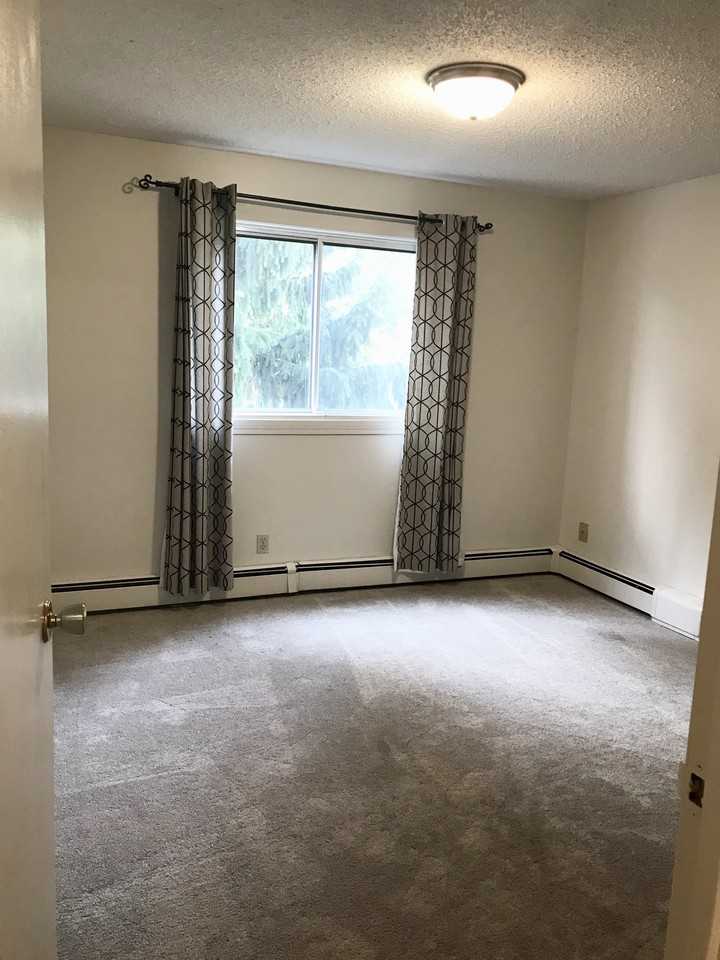 Royal Meadow Apartment - Photo 3 of 9