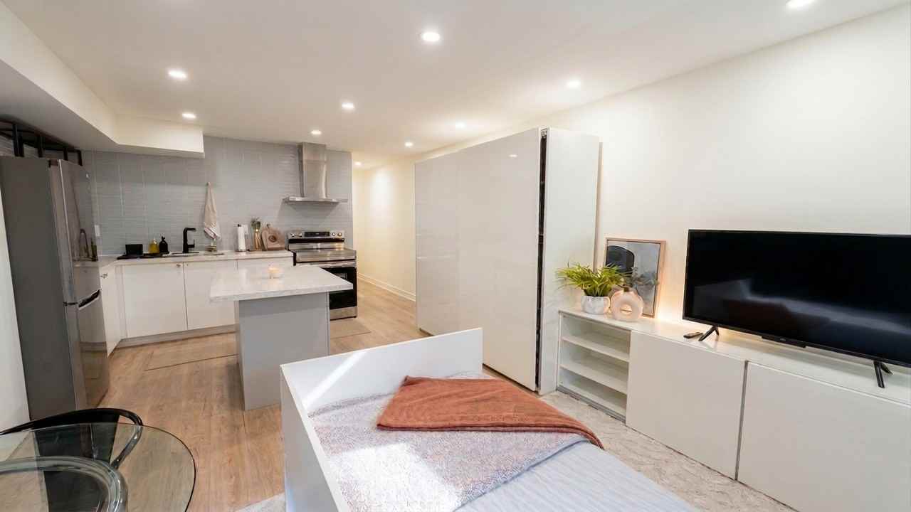 910 St Clarens Ave - Photo 4 of 12