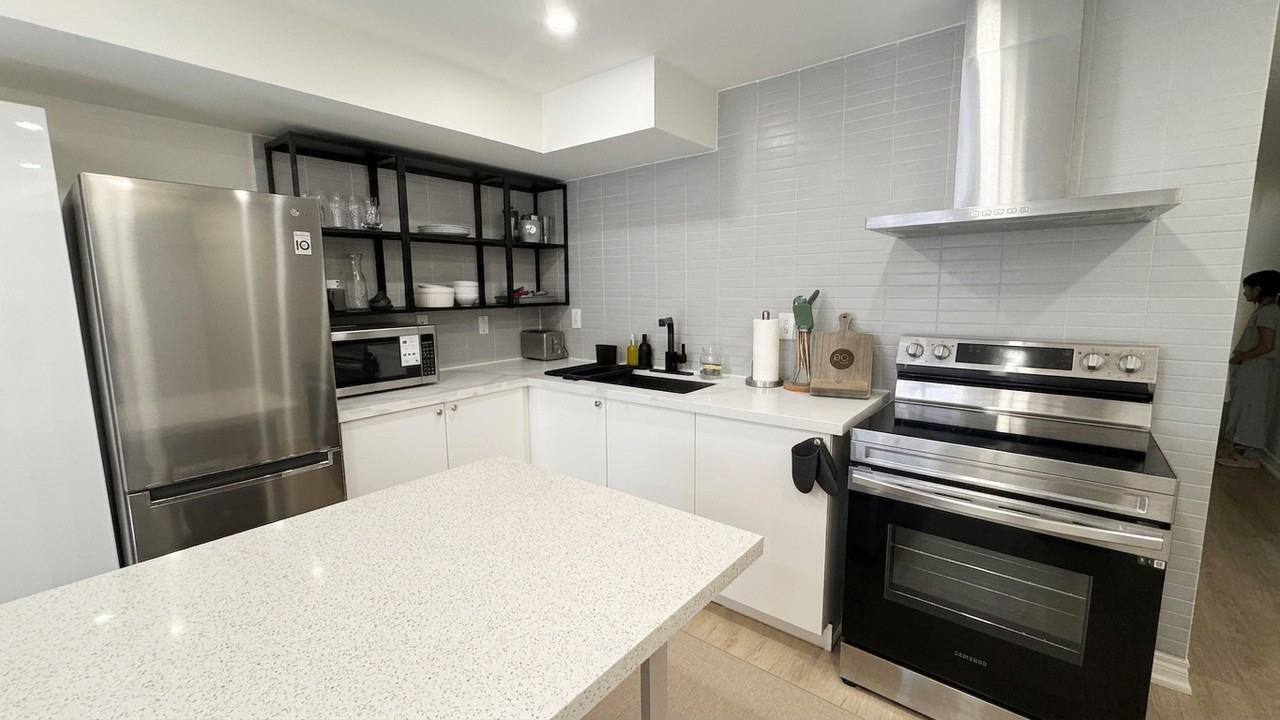 910 St Clarens Ave - Photo 2 of 12