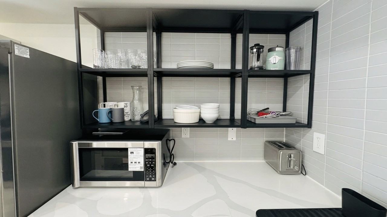 910 St Clarens Ave - Photo 3 of 12