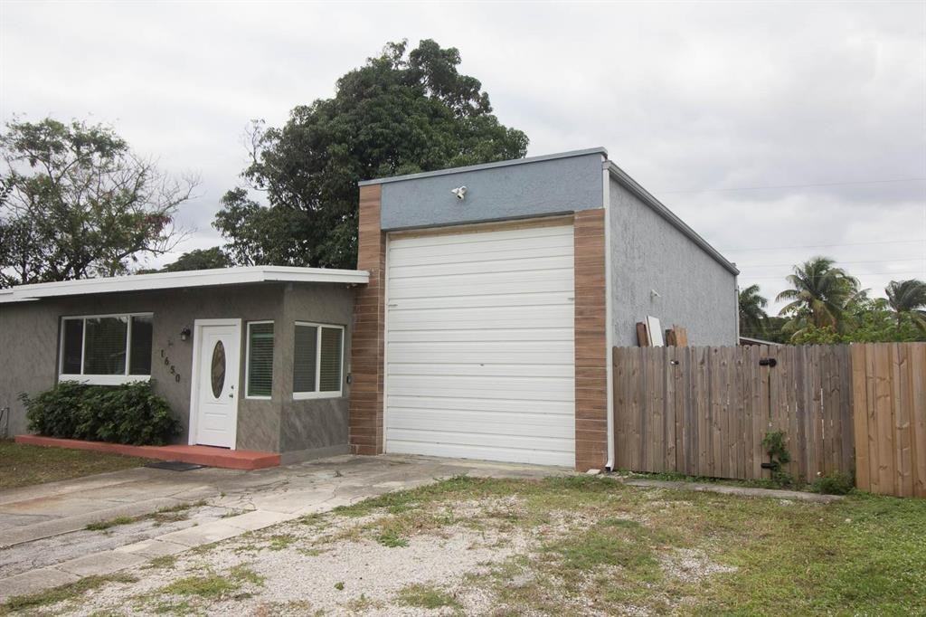 1650 Northeast 44th Street - Photo 4 of 30