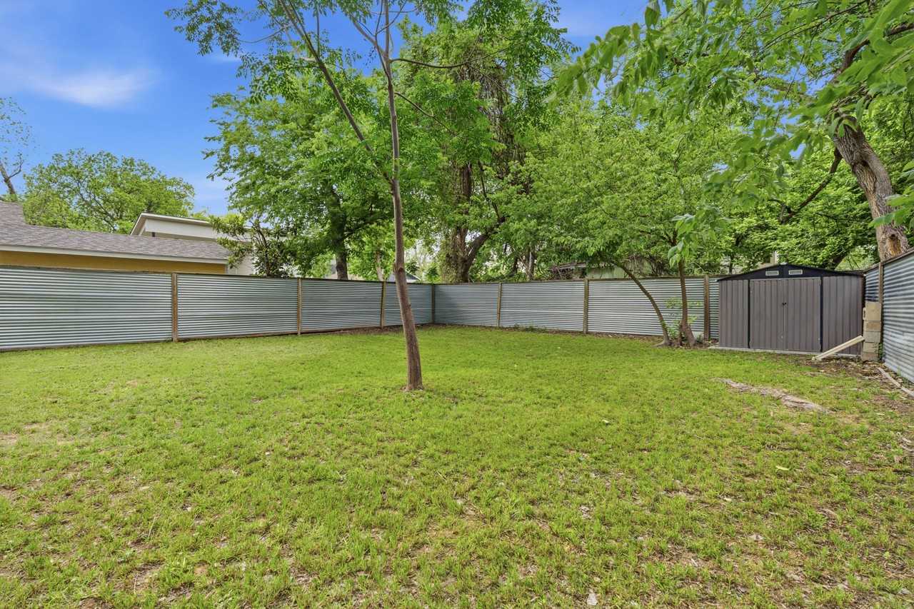1122 Gunter St - Photo 7 of 30