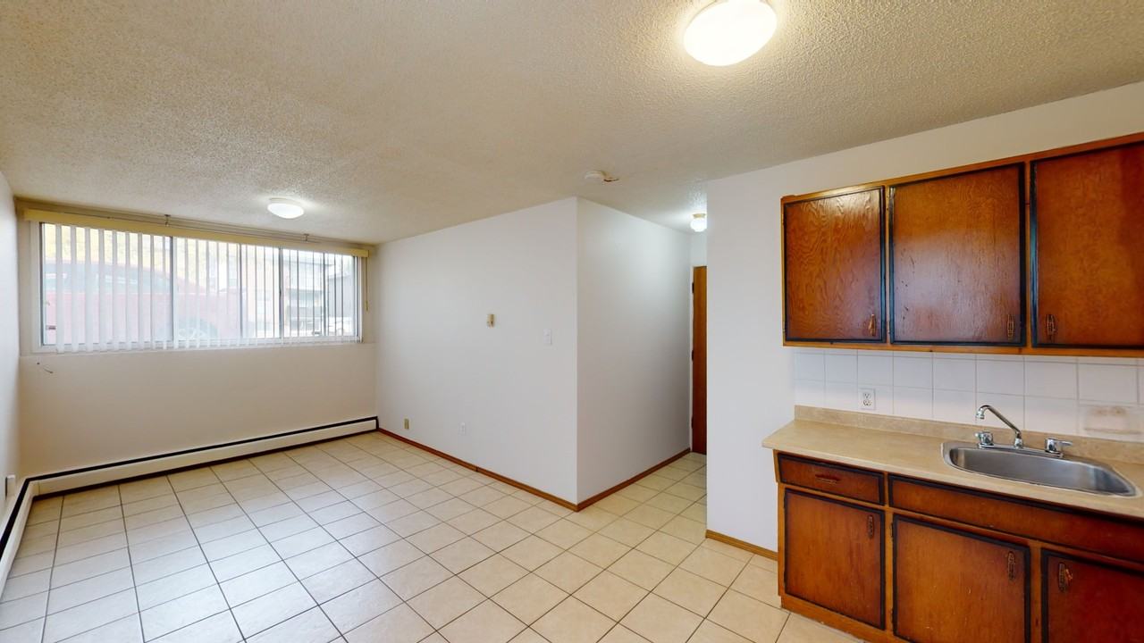 128 26 Ave Nw - Photo 2 of 6
