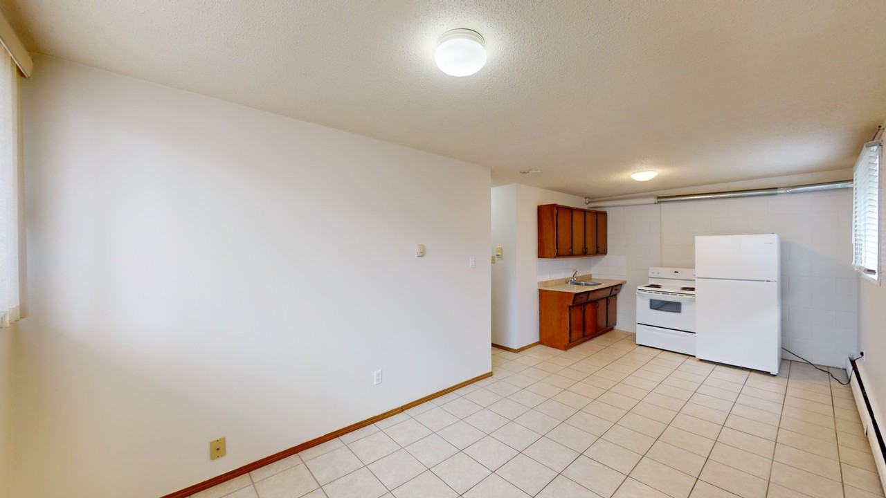 128 26 Ave Nw - Photo 3 of 6