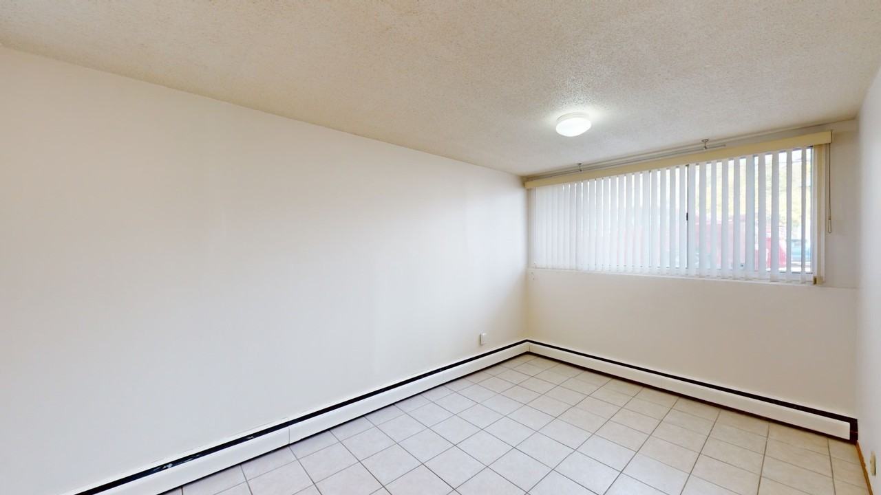 128 26 Ave Nw - Photo 5 of 6