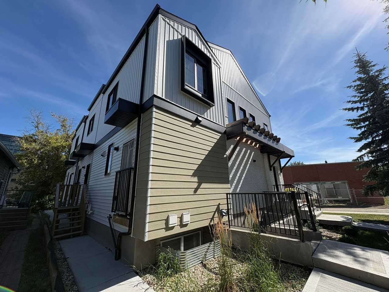 10169 144 St Nw - Photo 2 of 11