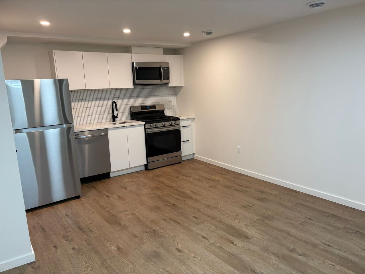 10169 144 St Nw - Photo 4 of 11