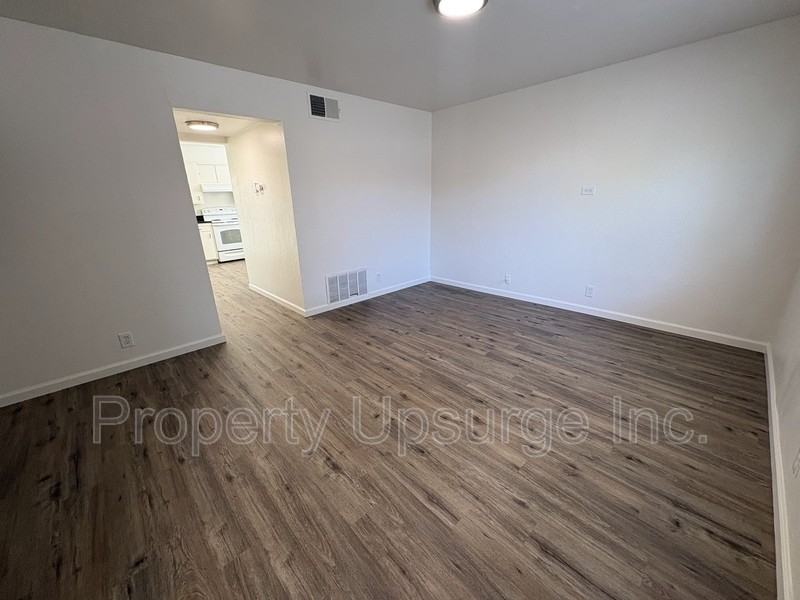 623 W 16th St - Photo 2 of 16